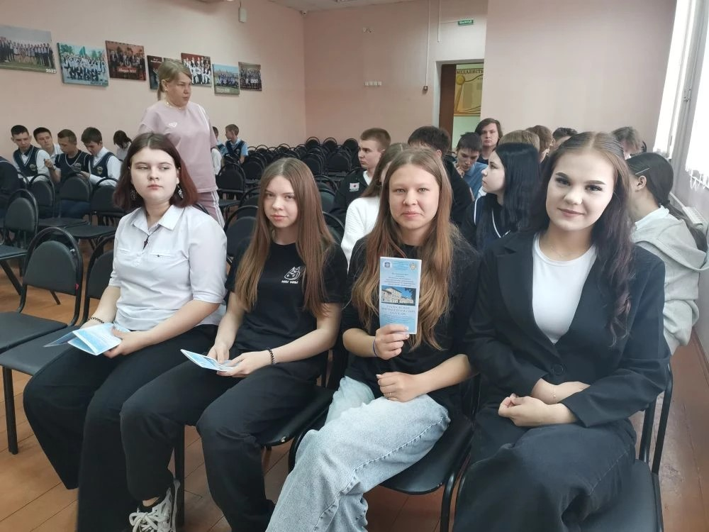 Центр карьеры. Преподаватели Ульяновского фармацевтического колледжа рассказали школьникам  Барышского района  о медицинских специальностях