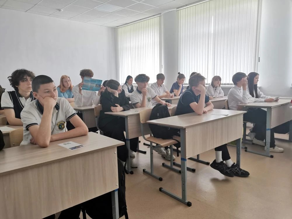 Центр карьеры. Преподаватели Ульяновского фармацевтического колледжа рассказали школьникам  Барышского района  о медицинских специальностях
