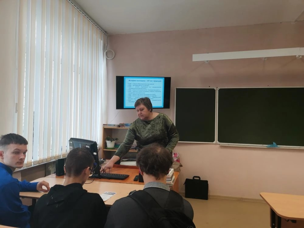 Центр карьеры. Преподаватели Ульяновского фармацевтического колледжа рассказали школьникам Алатыря о медицинских специальностях