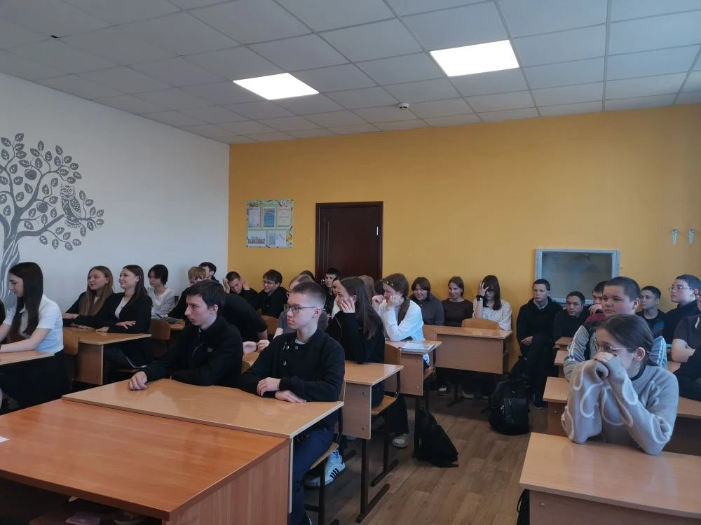Центр карьеры. Преподаватели Ульяновского фармацевтического колледжа рассказали школьникам  Дрожжановского района  о медицинских специальностях