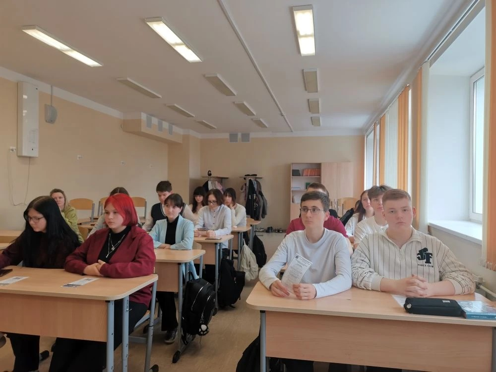 Центр карьеры. Преподаватели Ульяновского фармацевтического колледжа рассказали школьникам Алатыря о медицинских специальностях