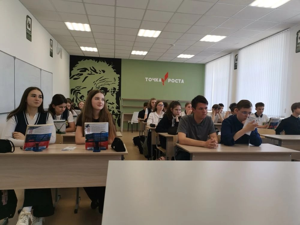 Центр карьеры. Преподаватели Ульяновского фармацевтического колледжа рассказали школьникам  Барышского района  о медицинских специальностях