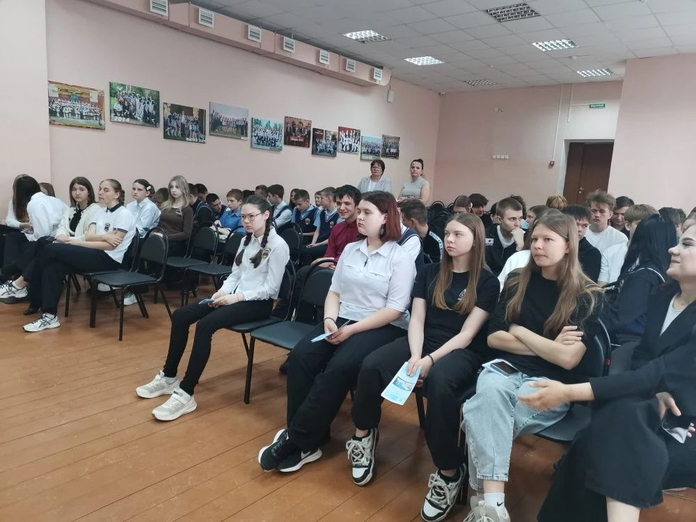 Центр карьеры. Преподаватели Ульяновского фармацевтического колледжа рассказали школьникам  Барышского района  о медицинских специальностях