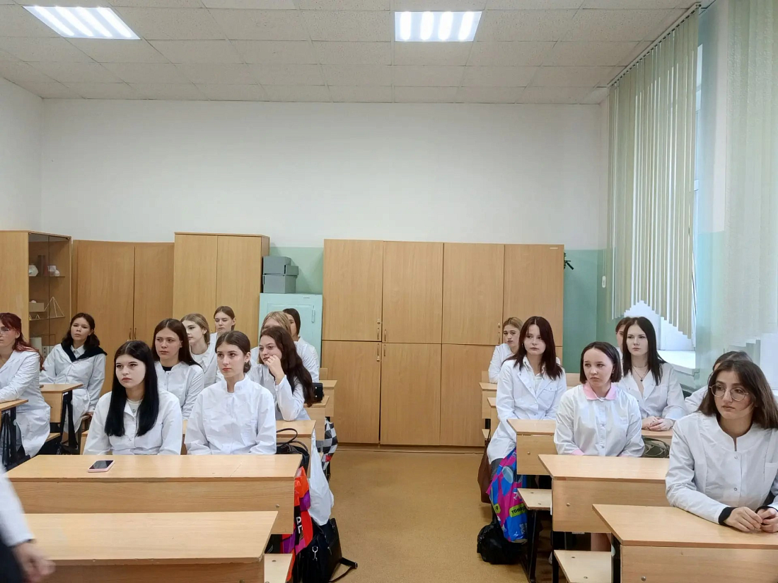Уважаемые студенты! С праздником!