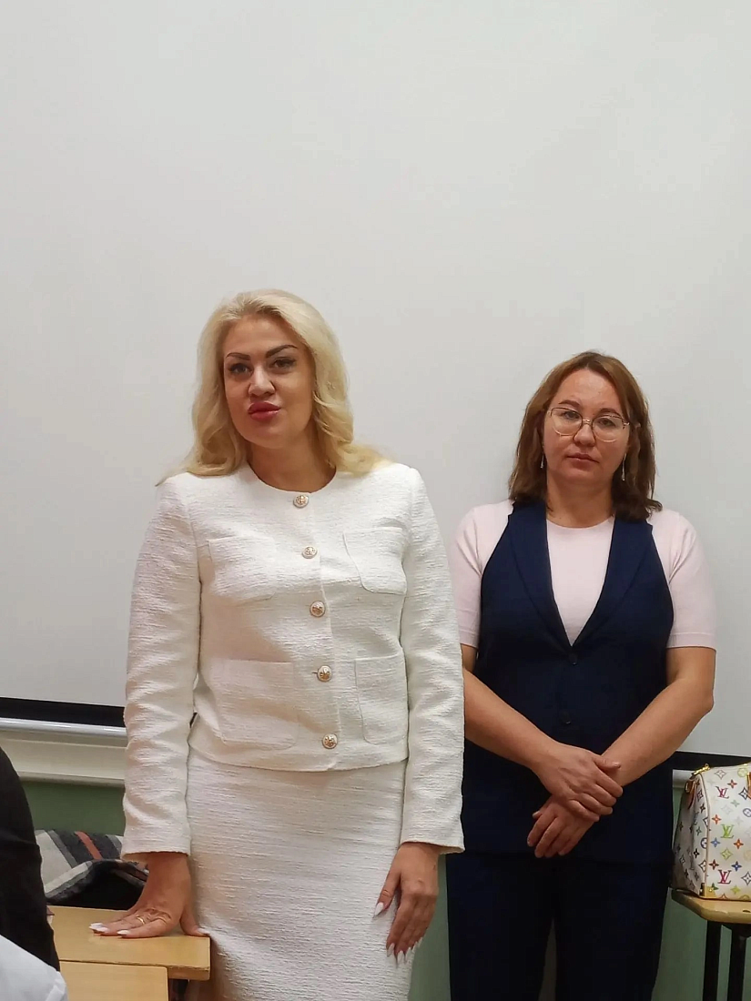 Уважаемые студенты! С праздником!