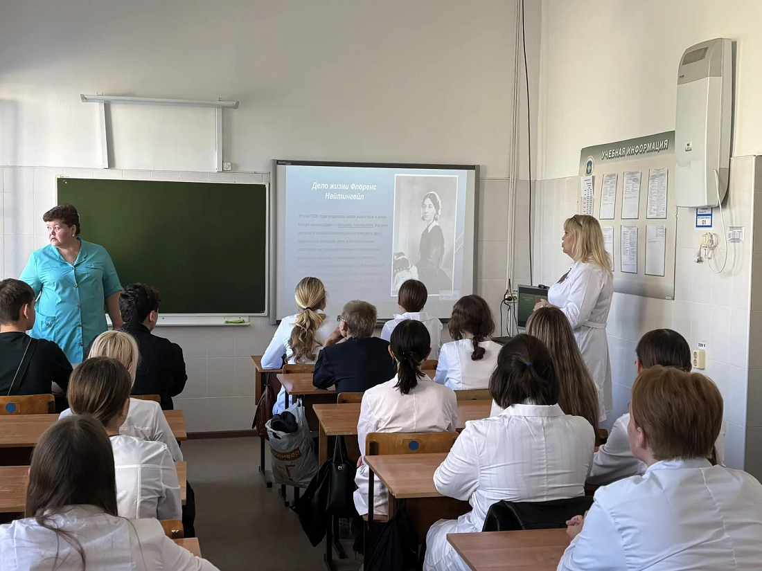 «Быть медицинской сестрой — призвание»: главная медицинская сестра поликлиники №1 пообщалась с первокурсниками