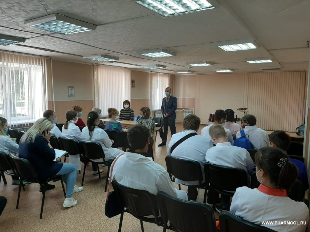 Встреча студентов 1 курса специальности «Медицинский массаж» с администрацией колледжа и руководством Регионального отделения Всероссийского общества слепых.