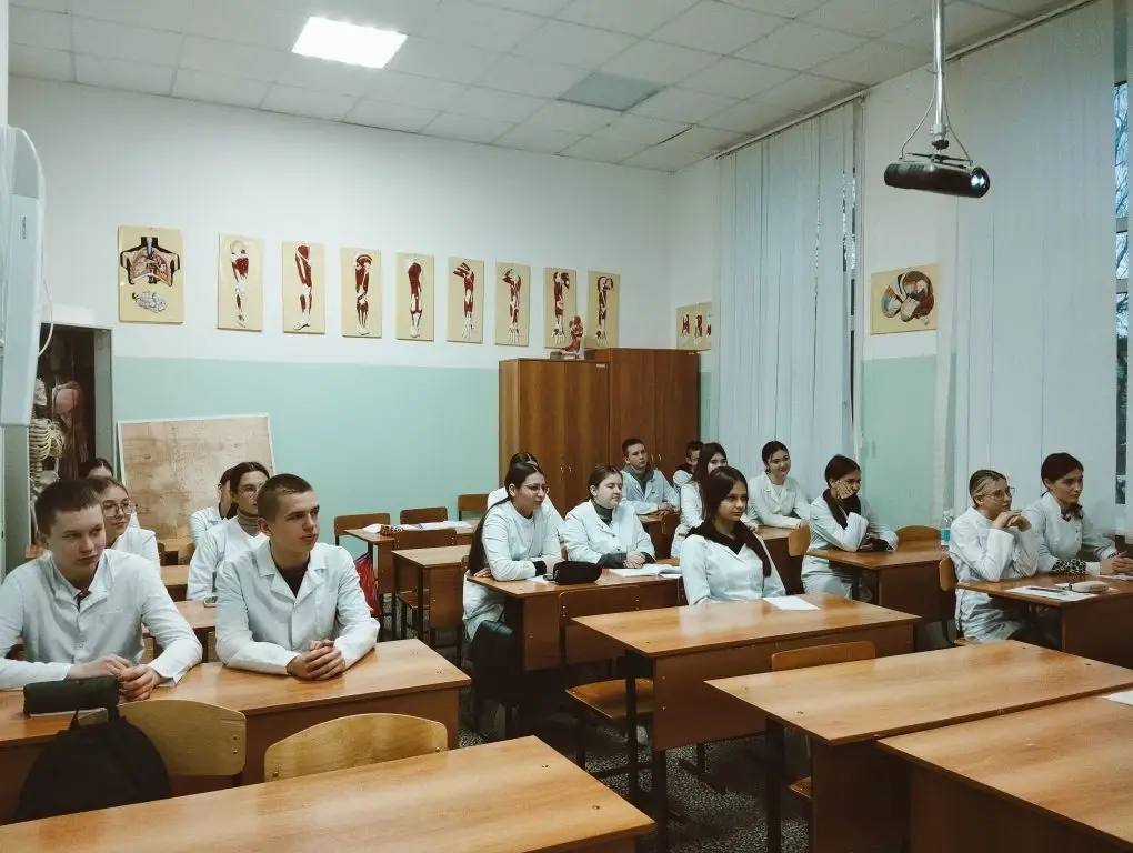 В преддверии празднования Международного дня инвалидов в колледже прошел цикл классных часов «Про толерантность» 
