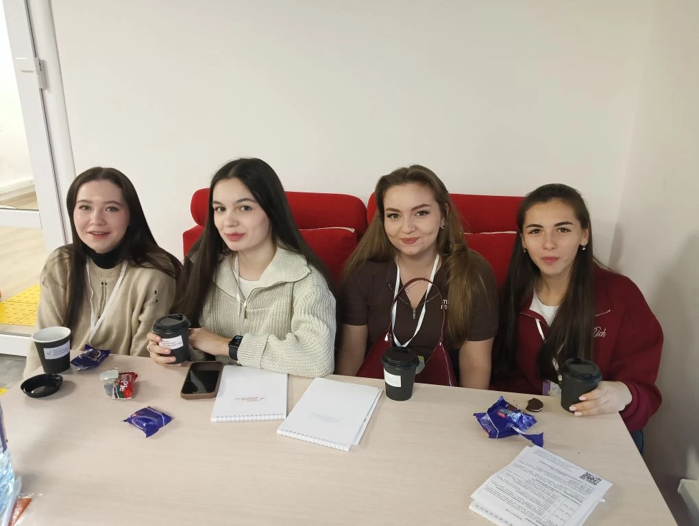 Центр карьеры. Выпускники колледжа посетили Форум карьерных возможностей