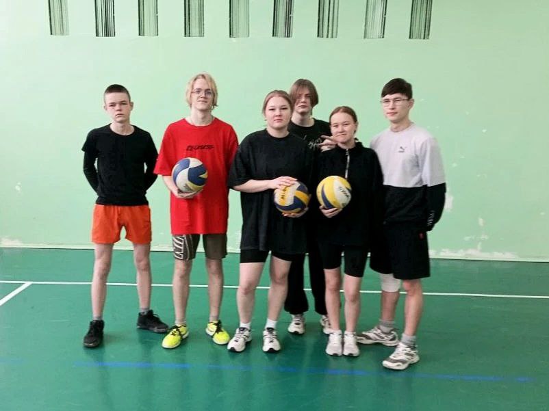 Товарищеский  матч по волейболу завершился победой наших студентов