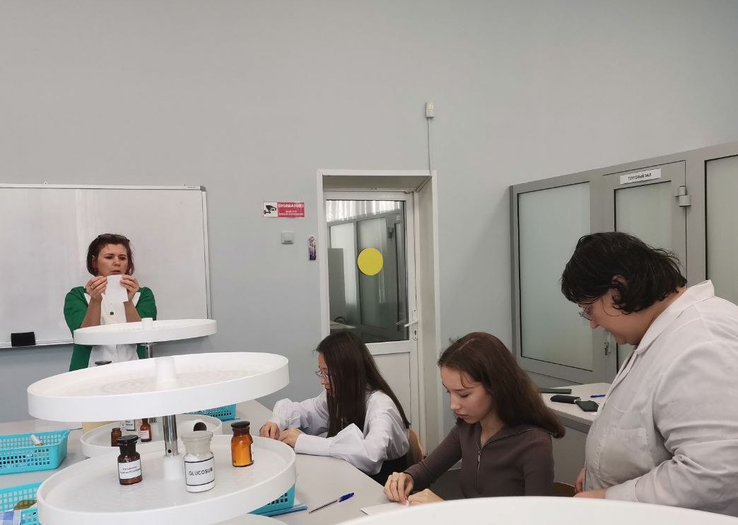 Федеральный проект «Билет в будущее». Профессиональная  проба «Фармацевт» 