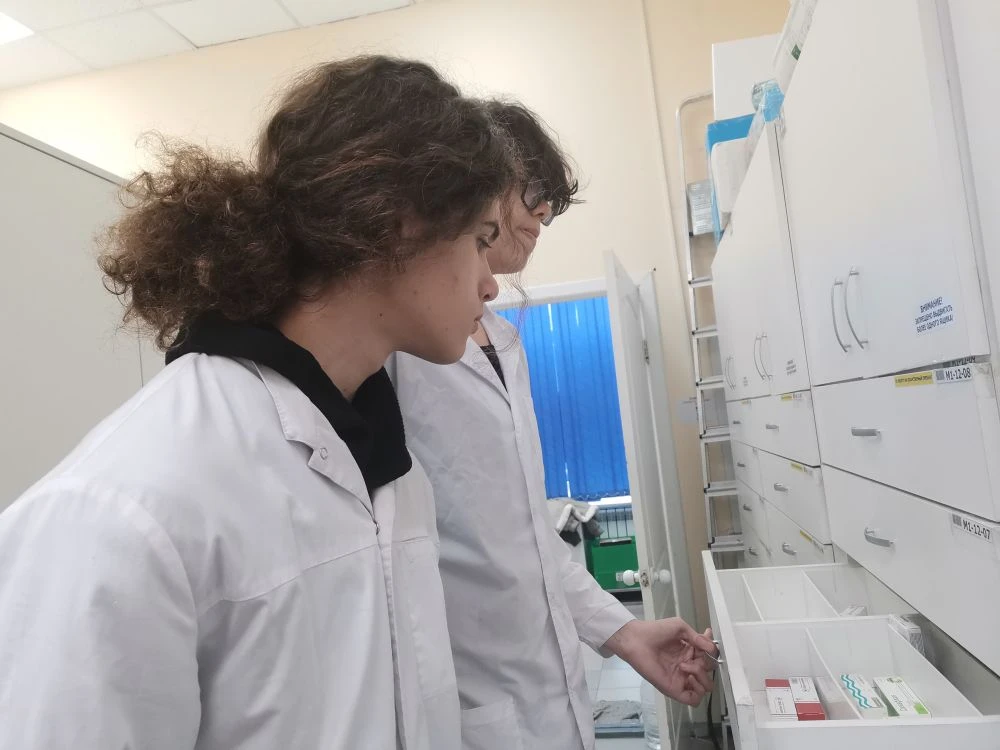 Центр карьеры. Практический взгляд на профессию: будущие фармацевты на экскурсии в аптеке