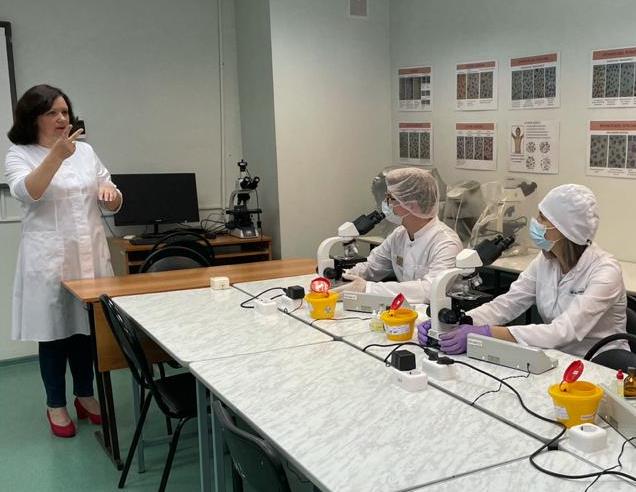 31 октября - День сурдопереводчика