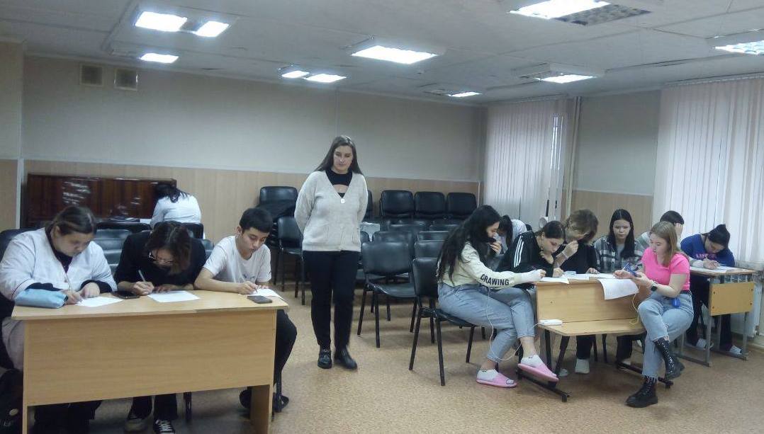 Стартовало  обучение  студентов -  волонтёров по  основам ВИЧ/СПИД