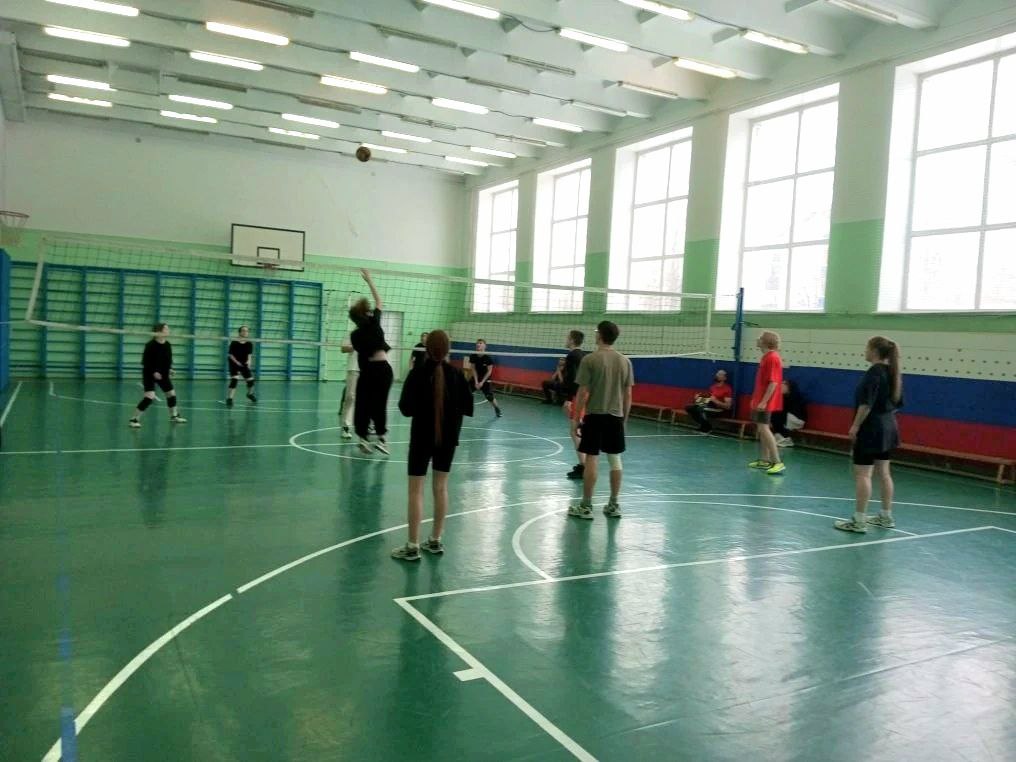 Товарищеский  матч по волейболу завершился победой наших студентов
