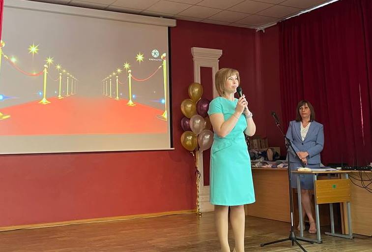 ВРУЧЕНИЕ  ДИПЛОМОВ 