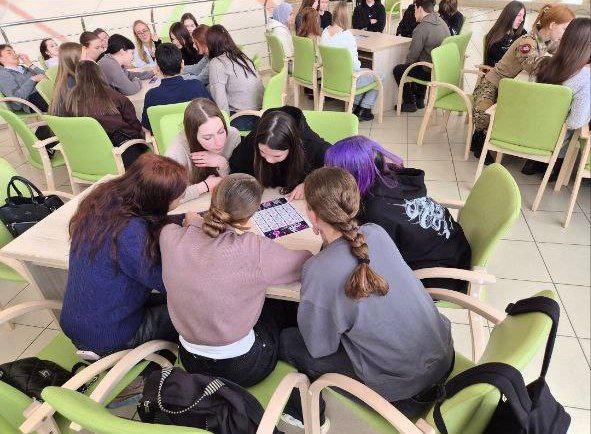 Студенты Ульяновского фармацевтического колледжа приняли участие в музыкально-патриотической игре «Моя любимая страна»