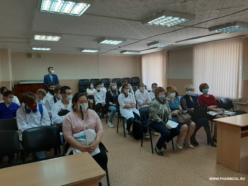 Встреча студентов 1 курса специальности «Медицинский массаж» с администрацией колледжа и руководством Регионального отделения Всероссийского общества слепых.