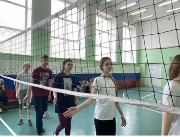 Спортивные соревнования по пионерболу "Сильным духом, сильный телом"