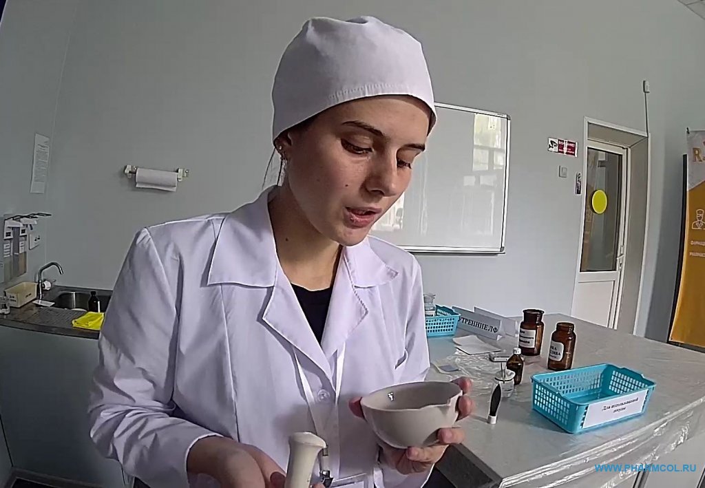 Финал VIII Национального чемпионата "Молодые профессионалы (WorldSkills Russia). Компетенция «Фармацевтика». Соревнования продолжаются