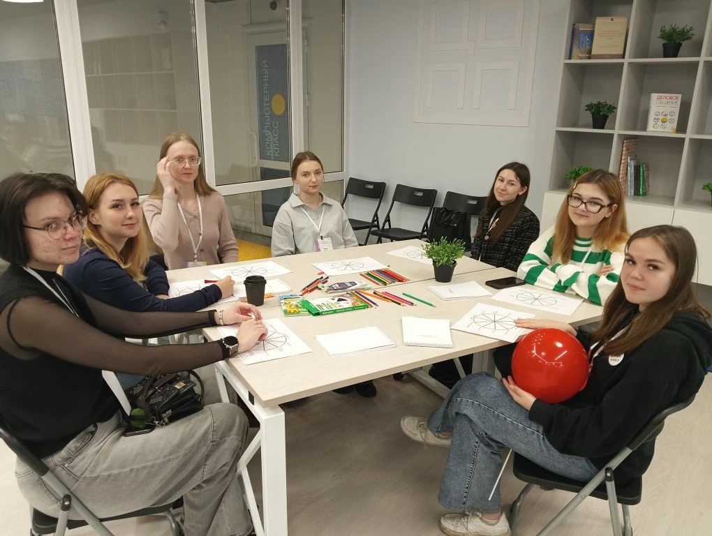 Центр карьеры. Выпускники колледжа посетили Форум карьерных возможностей