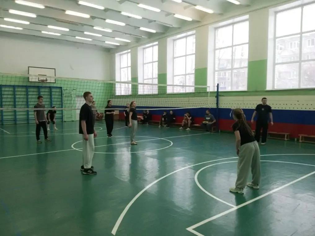 Спортивные соревнования по волейболу в общежитии колледжа