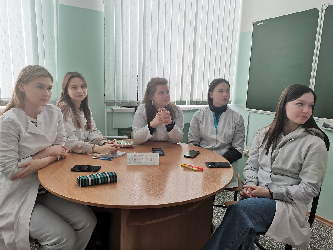 Декада специальности «Фармация».Интеллектуальная игра «Умники и умницы»