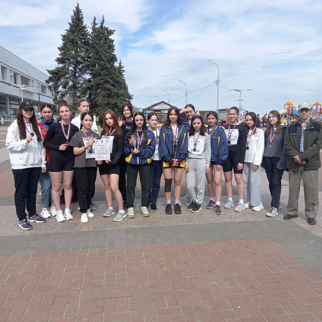 45 - й традиционная легкоатлетическая эстафета Ленинского района Третье место!