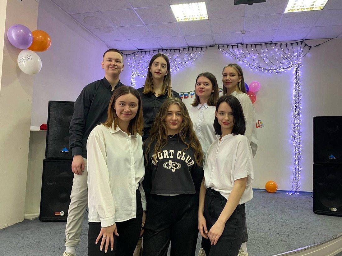 Выступление ансамбля жестовой песни «Живые руки»