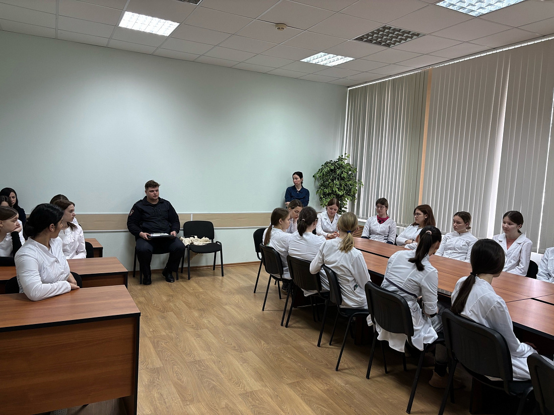 Встреча  студентов с представителем ГУЗ «Ульяновская областная наркологическая больница» и с представителями Ульяновского линейного отдела МВД России по транспорту. 
