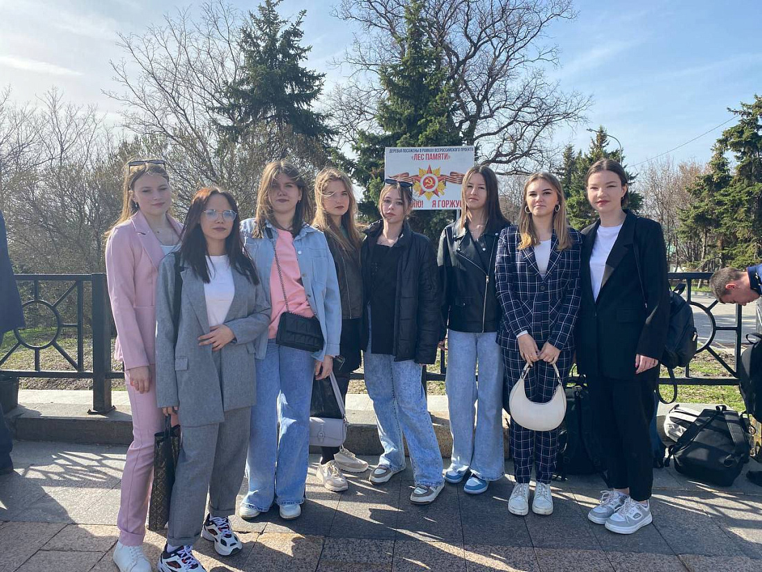 День единых действий. Студенты колледжа приняли участие в церемонии возложения цветов