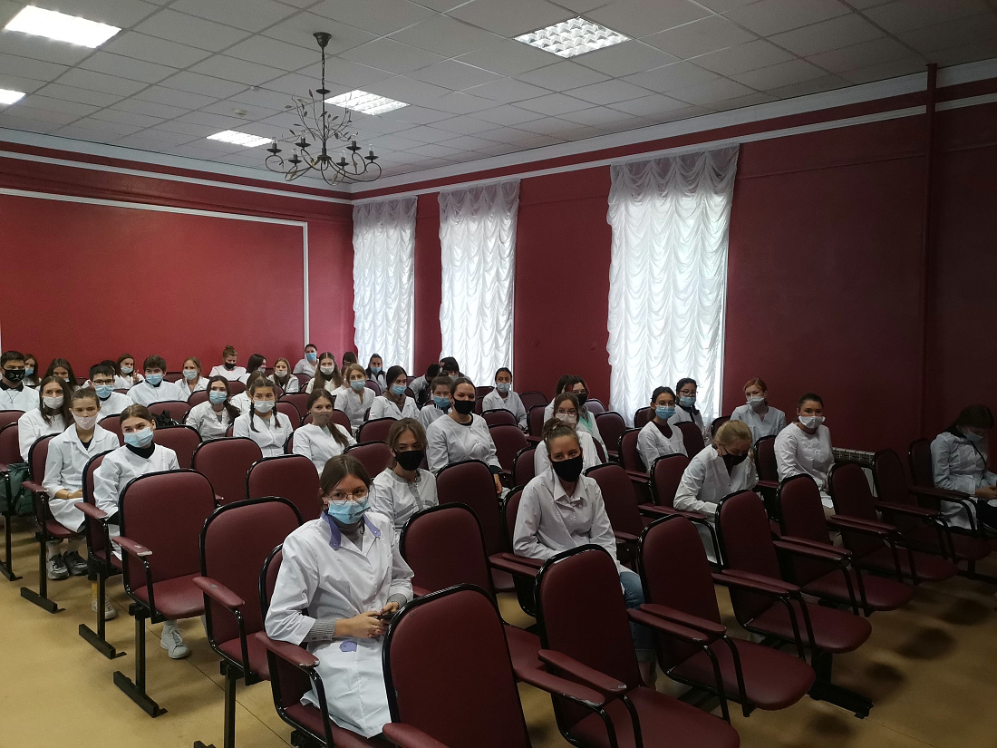 Встреча администрации колледжа со студентами нового набора, обучающихся по специальности «Фармация»