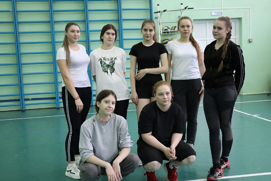 Товарищеские соревнования среди студентов по волейболу