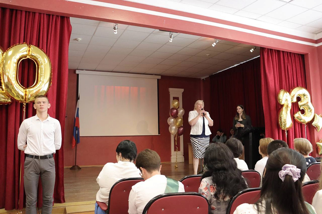 ВРУЧЕНИЕ  ДИПЛОМОВ 