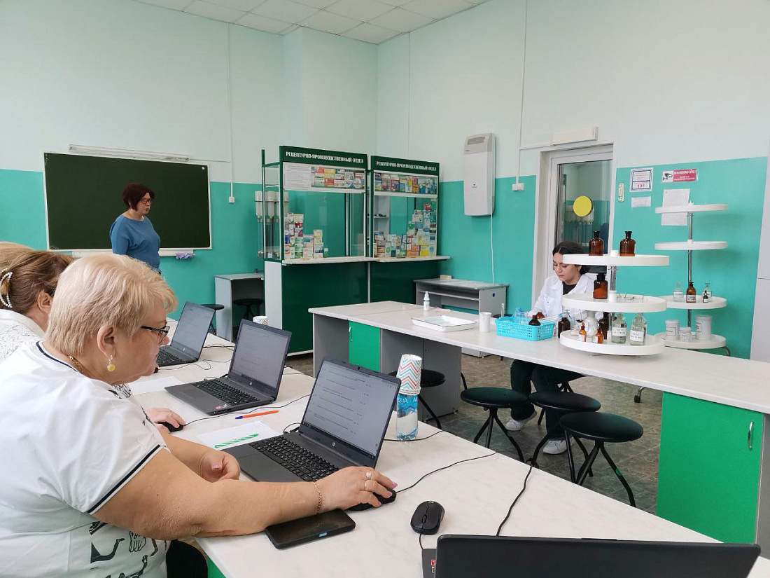 Служба содействия трудоустройства. Выпускники  проходят первичную аккредитацию специалистов
