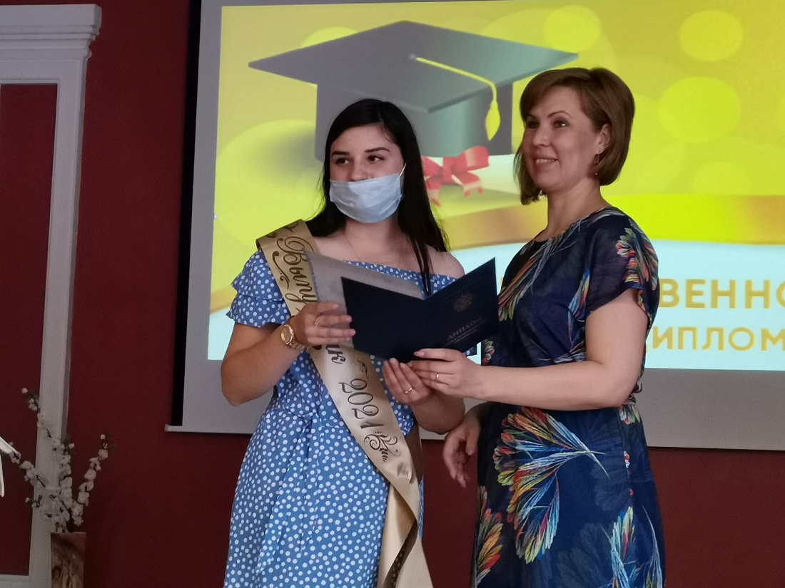 Вручение дипломов выпускникам колледжа 2021