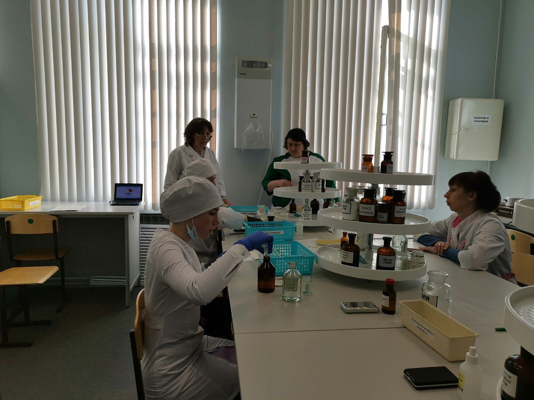 Региональный   этап Всероссийского чемпионатного движения по профессиональному мастерству «Профессионалы». Соревнования по компетенциям «Фармацевтика» и «Лабораторный медицинский анализ».  1-ый день.