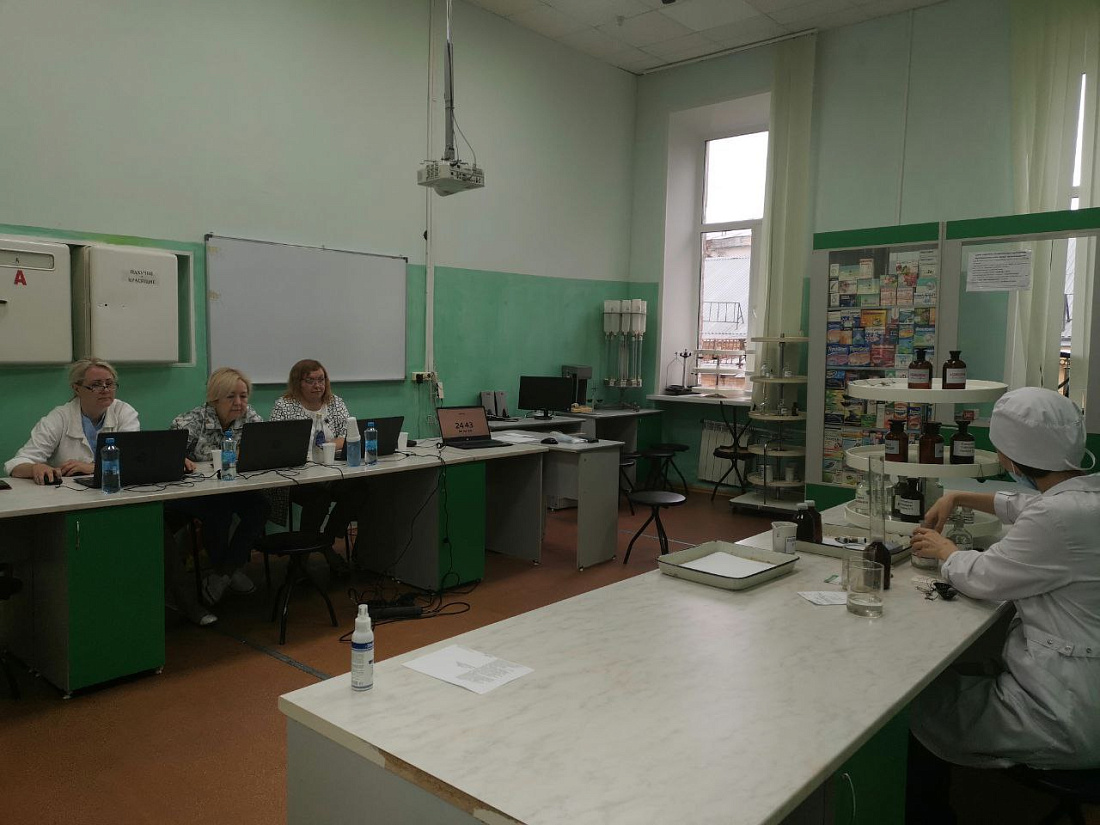 Служба содействия трудоустройства. Выпускники  проходят первичную аккредитацию специалистов