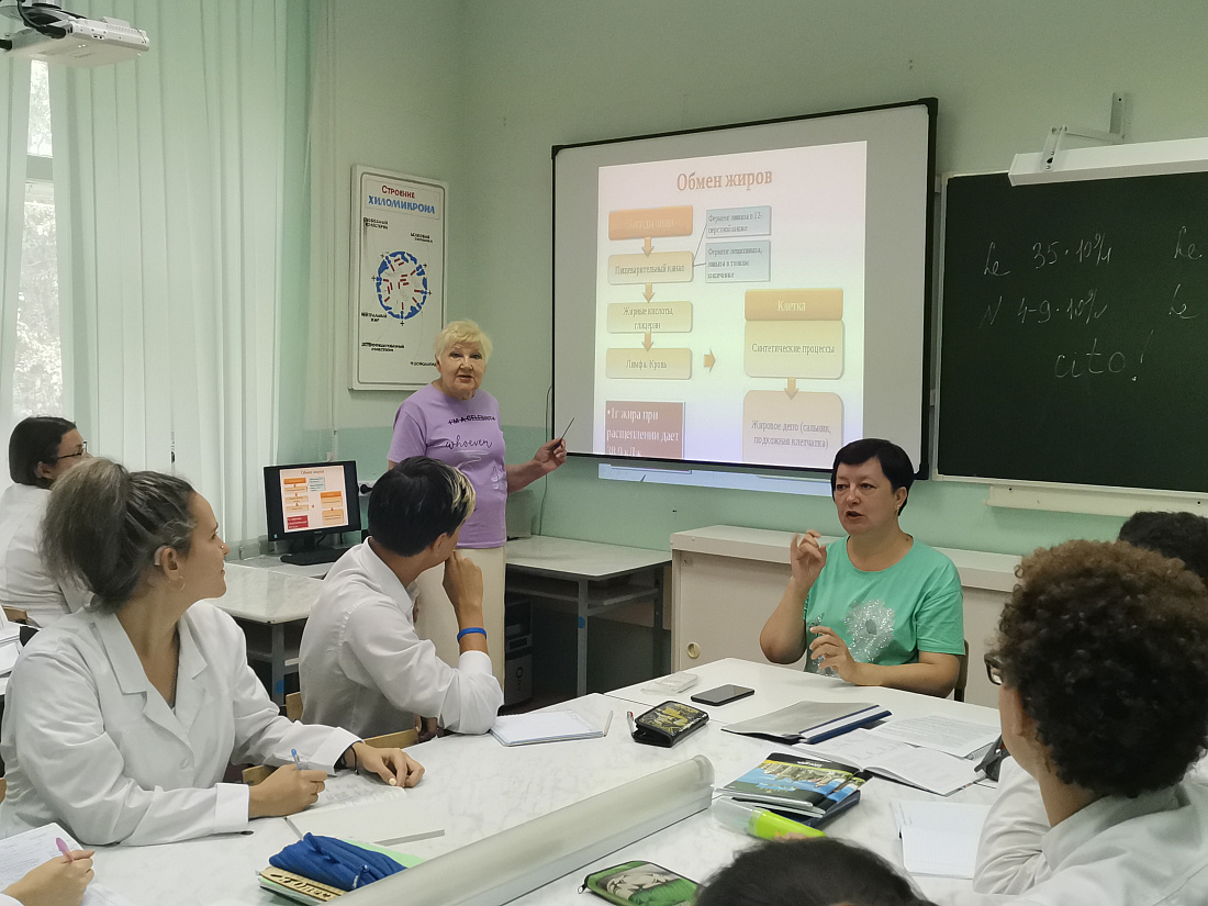 К 50-летию работы в колледже Л.И. Полотнянко