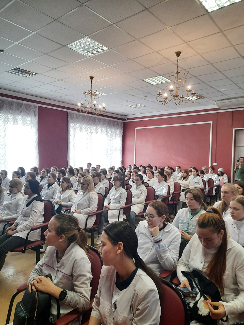 Служба содействия трудоустройства выпускников. Встреча с представителем Фармацевтической компании «Аптеки Плюс»