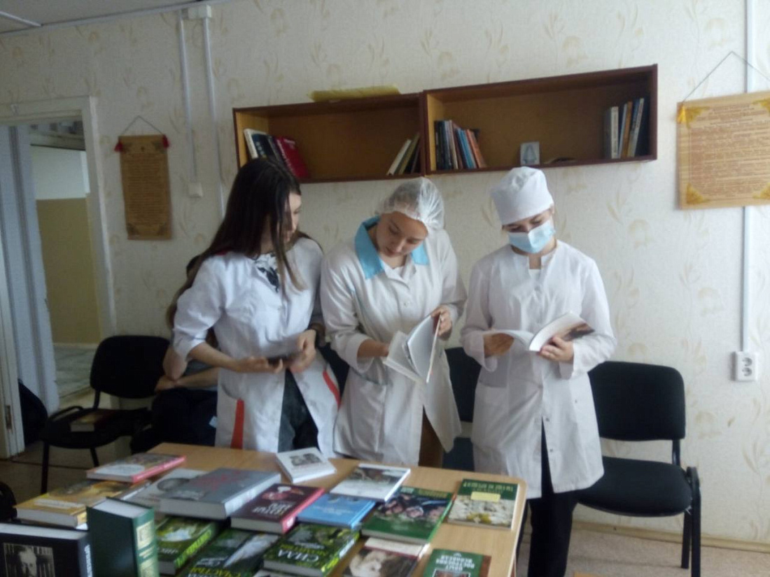 Встреча священника со студентами перед сессией