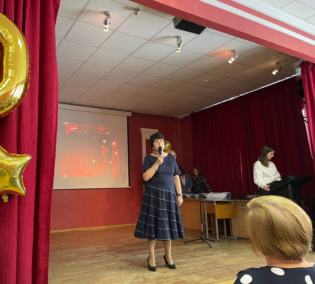 ВРУЧЕНИЕ  ДИПЛОМОВ 