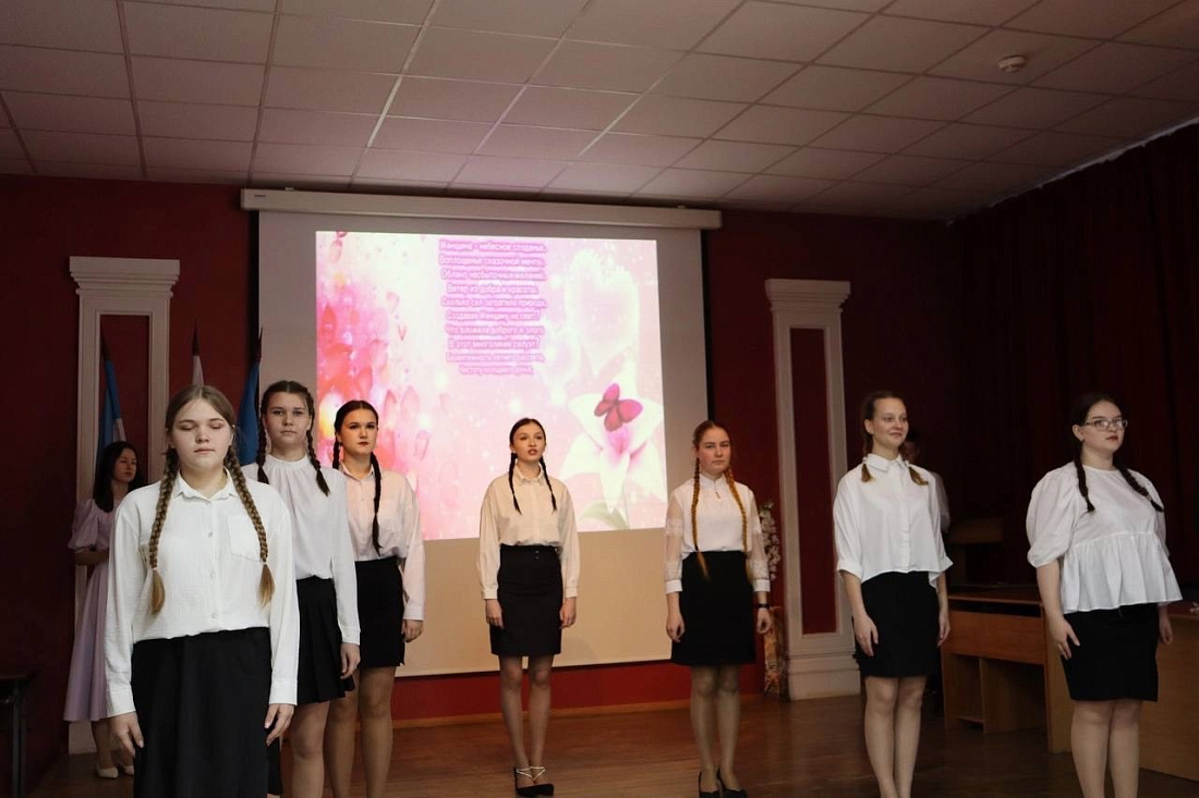 Студенческий  совет колледжа провел праздничный концерт, посвященный Международному женскому дню