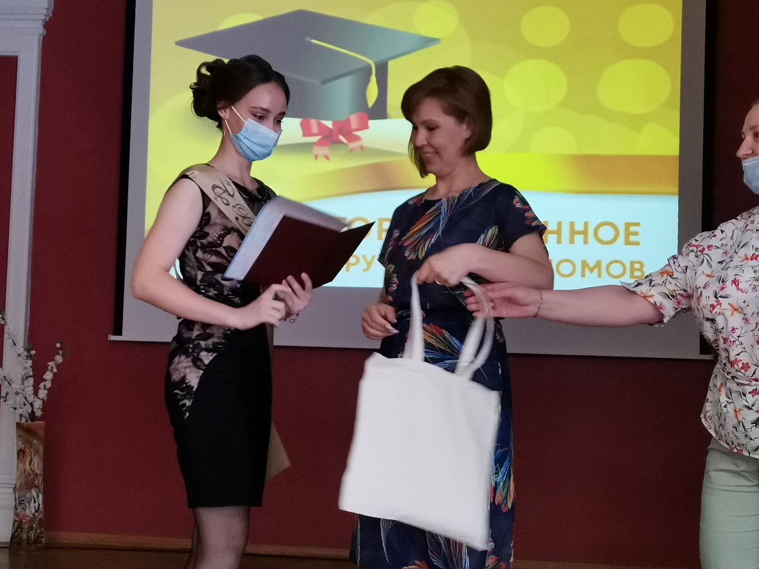 Вручение дипломов выпускникам колледжа 2021