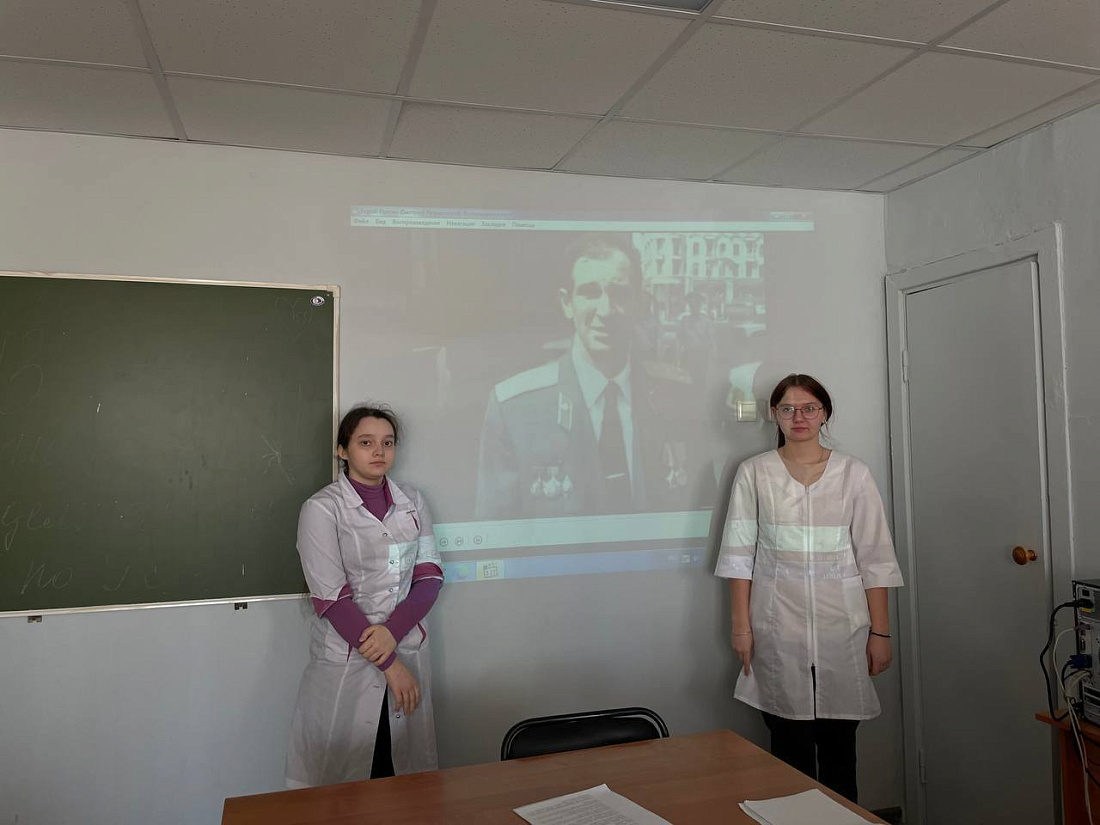 Классный  час, приуроченный к  56-летию  Разумовского Дмитрия Александровича, Героя Российской Федерации