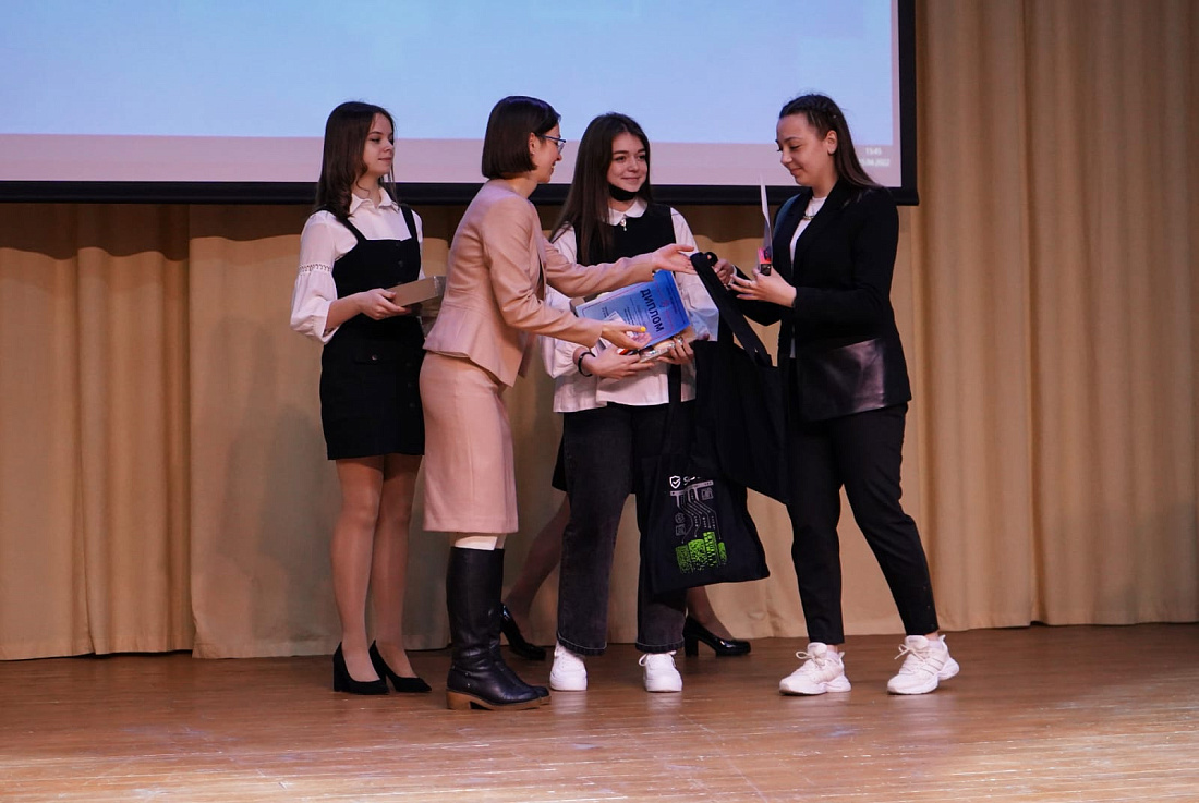 Награждение победителей и участников Всероссийского конкурса «Молодые медики - светлые умы»