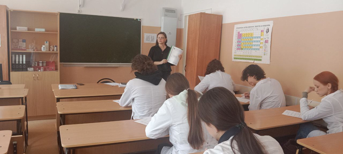 Декада  специальности «Сестринское дело», «Лечебное дело» и «Медицинский массаж». Олимпиада по иностранному языку  среди студентов 1 курса всех специальностей 