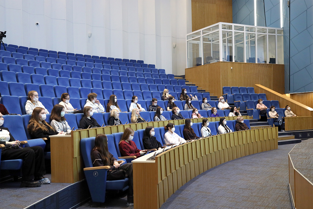 Школьникам рассказали о карьере в медицине: в ФНКЦРиО прошла профориентационная встреча