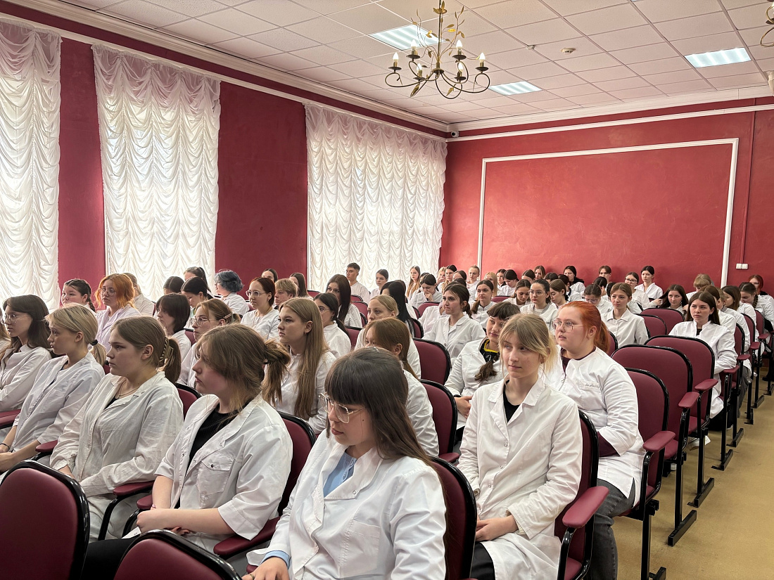 Встреча  студентов с представителями Ульяновской региональной общественной организации «Поисковый отряд Авангард»