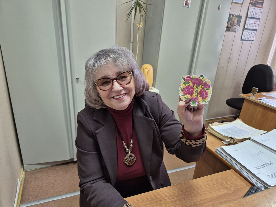 Праздничная акция «Букет поздравлений» прошла в Ульяновском фармацевтическом колледже